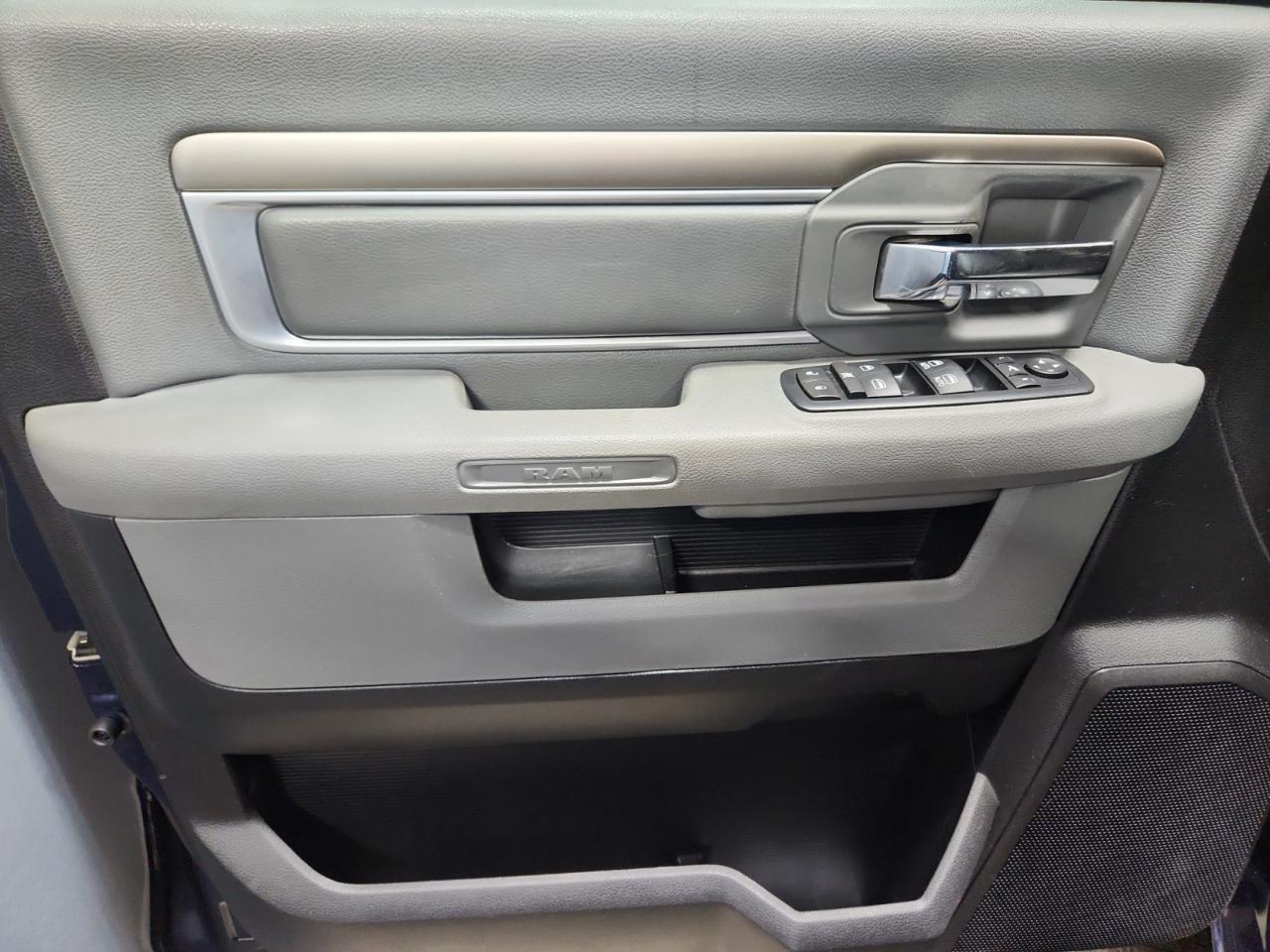 RAM 1500 SLT Crew Cab SWB 4WD 2016