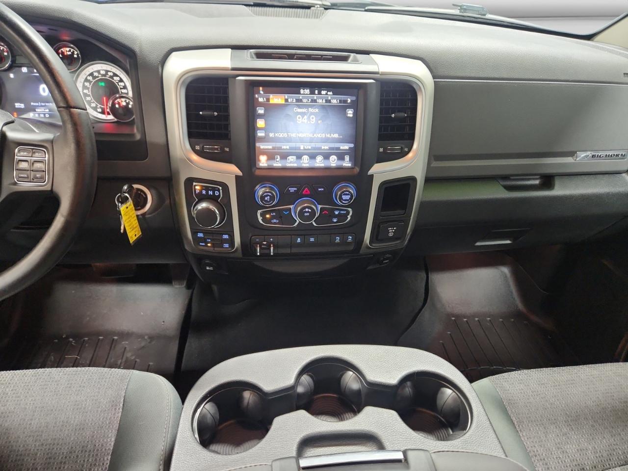 RAM 1500 SLT Crew Cab SWB 4WD 2016