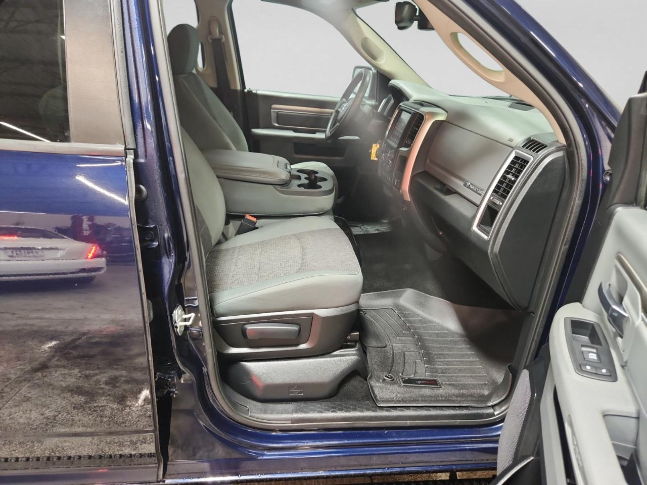 RAM 1500 SLT Crew Cab SWB 4WD 2016