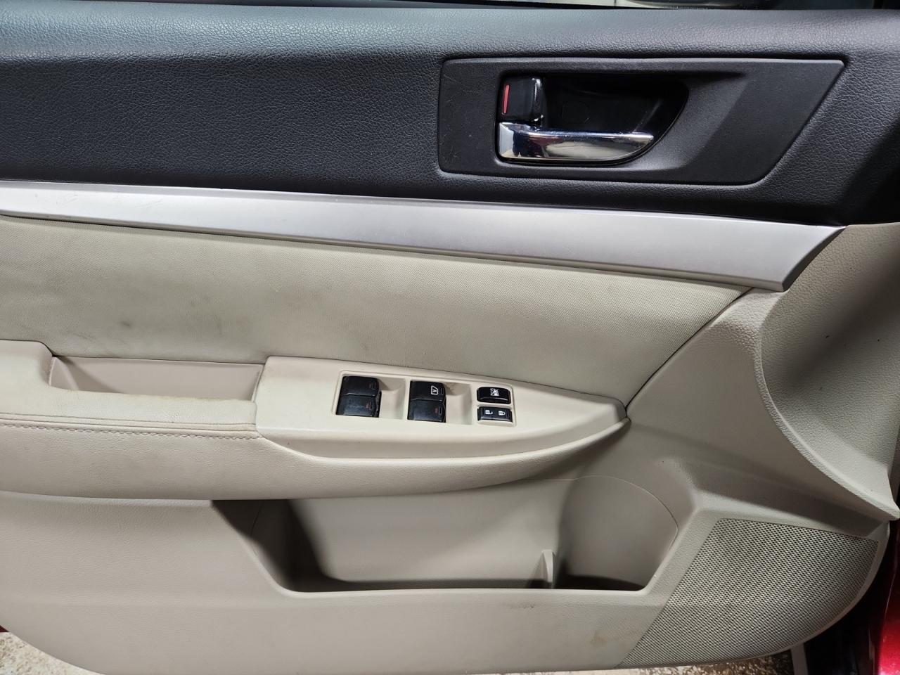 Subaru Outback 2.5i Premium 2011