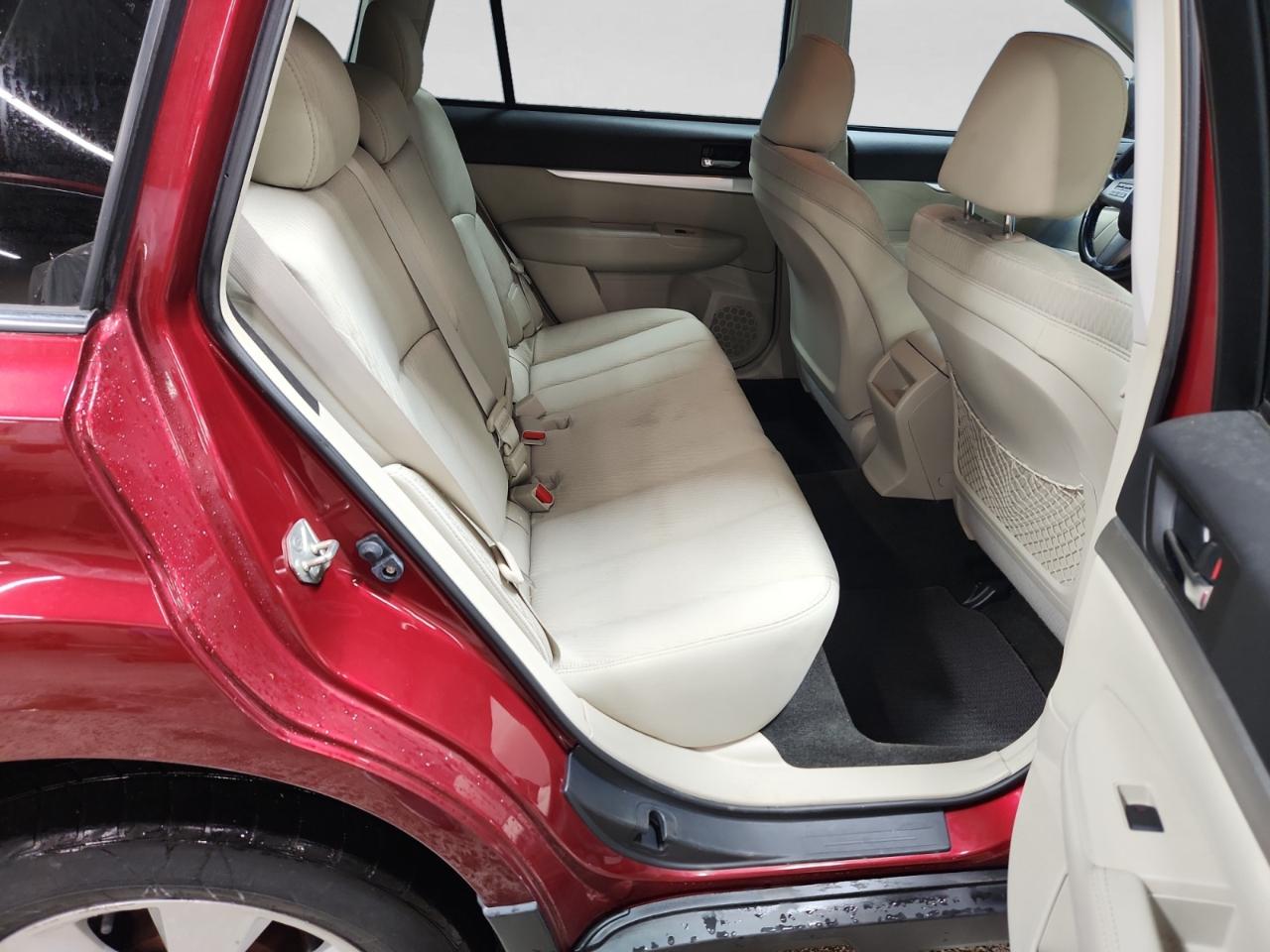 Subaru Outback 2.5i Premium 2011