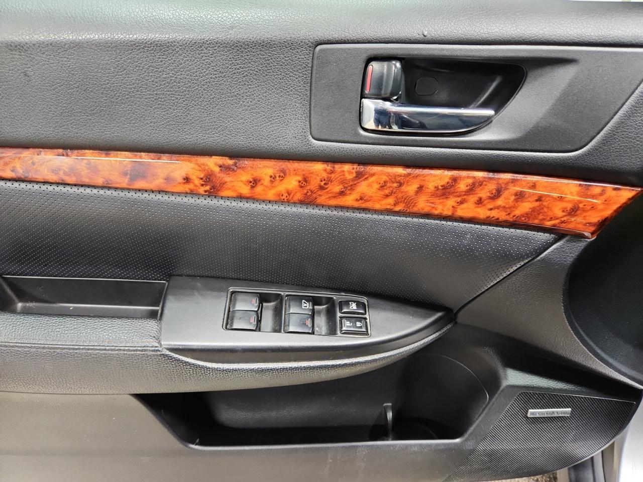 Subaru Outback 2.5i Limited 2011