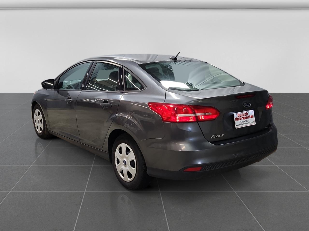 Ford Focus S Sedan 2018