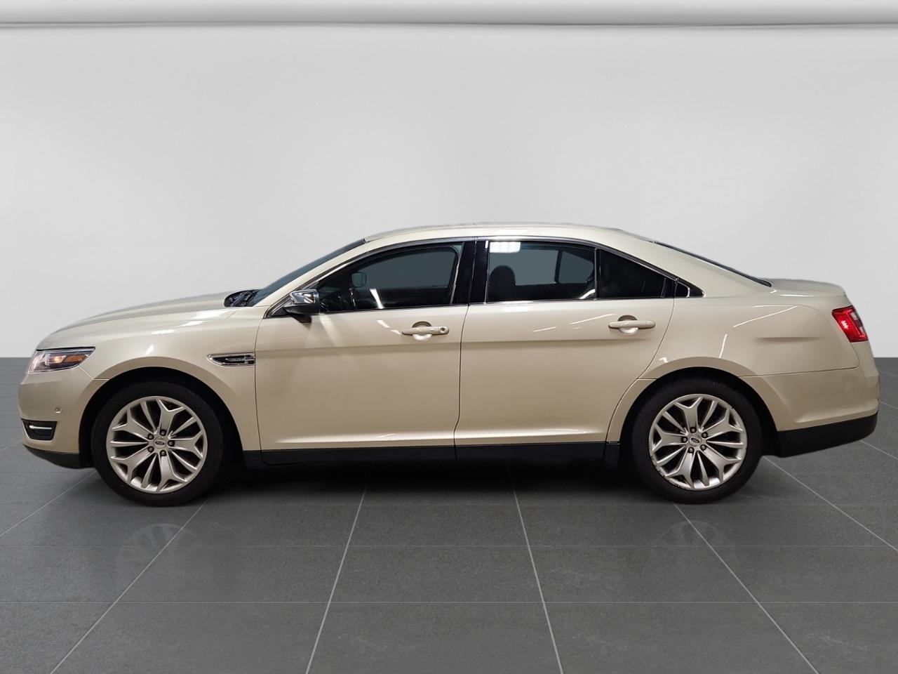 Ford Taurus Limited FWD 2018