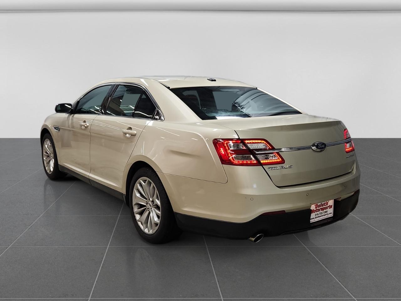 Ford Taurus Limited FWD 2018