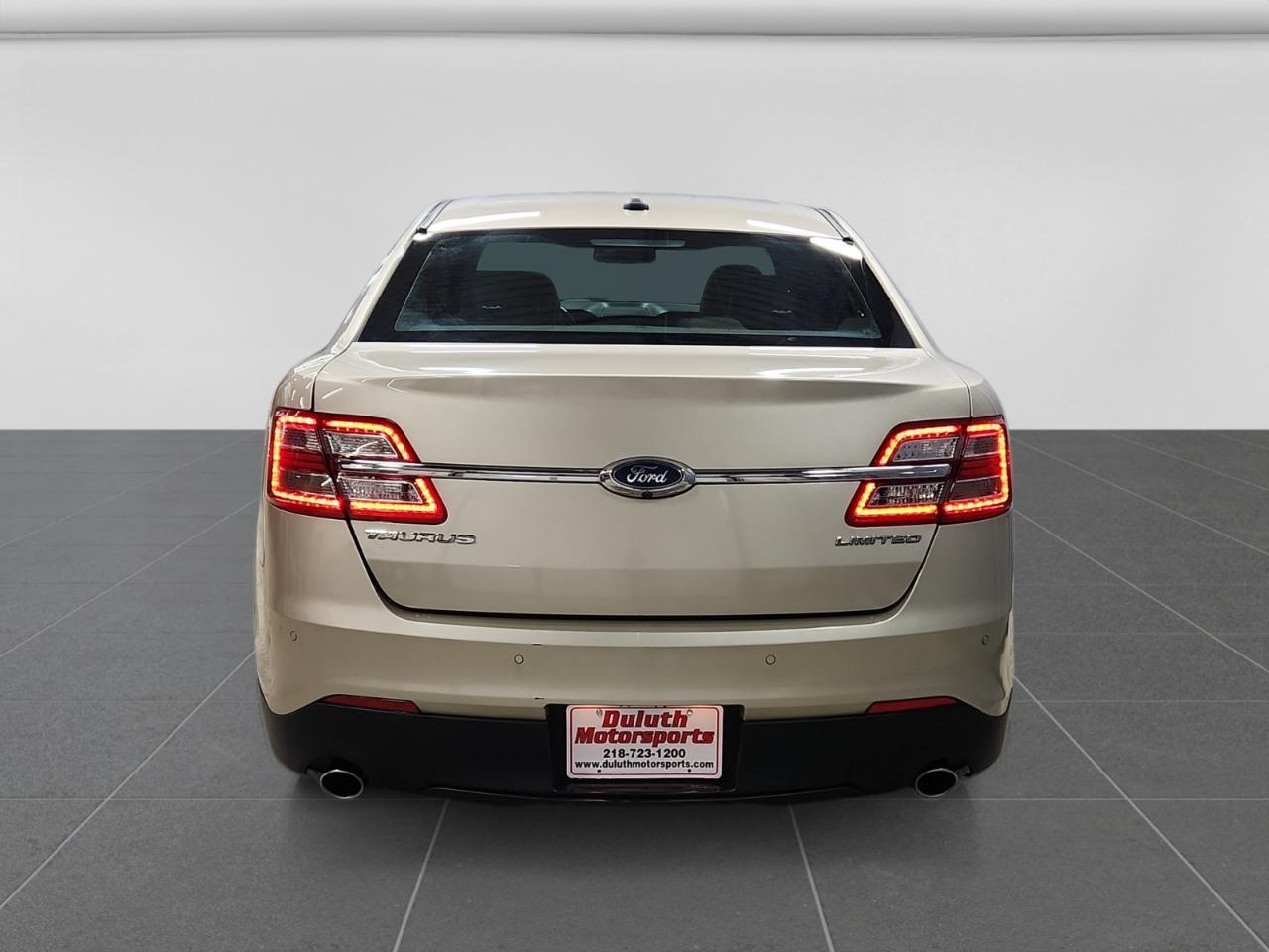 Ford Taurus Limited FWD 2018