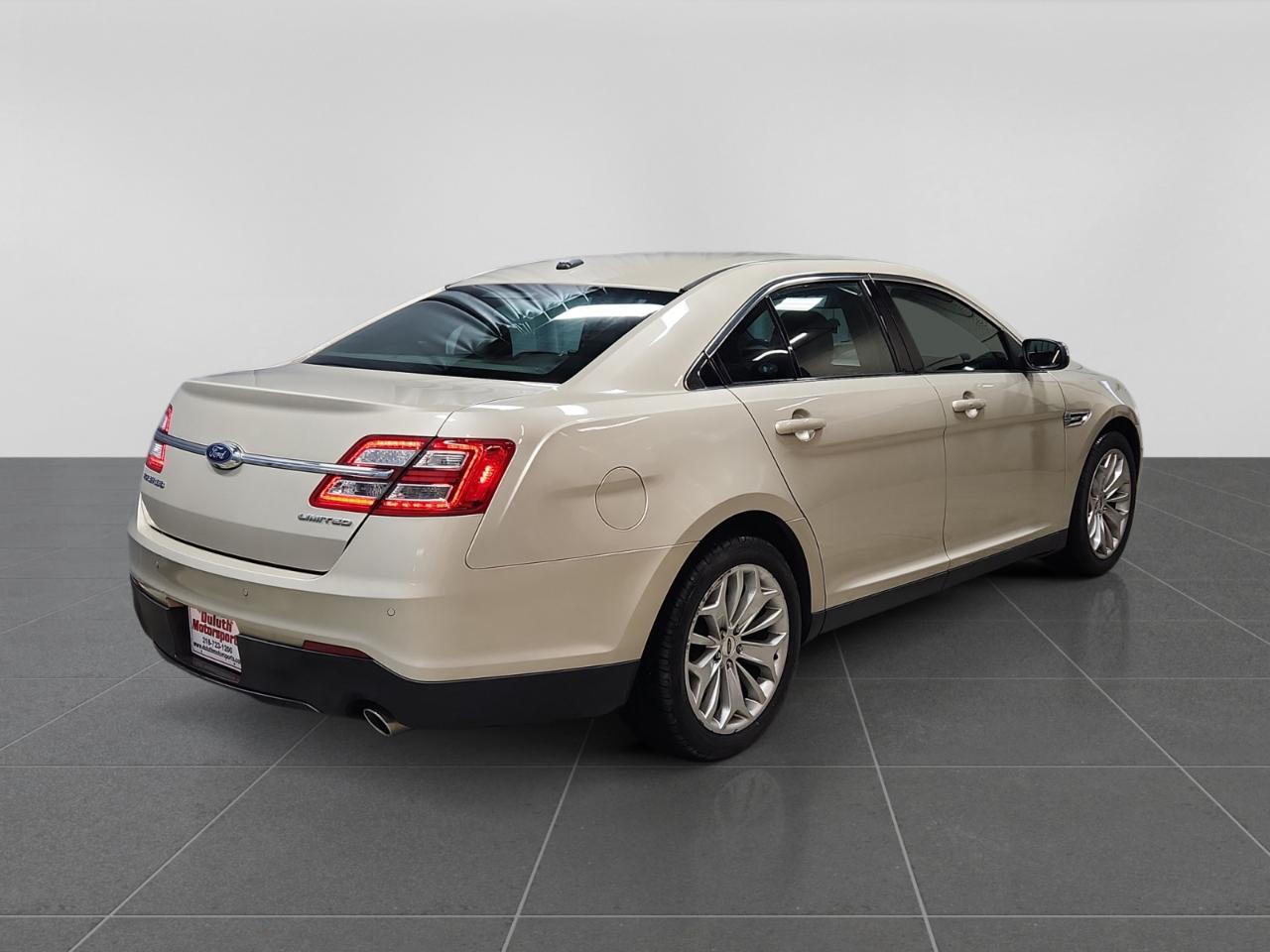 Ford Taurus Limited FWD 2018