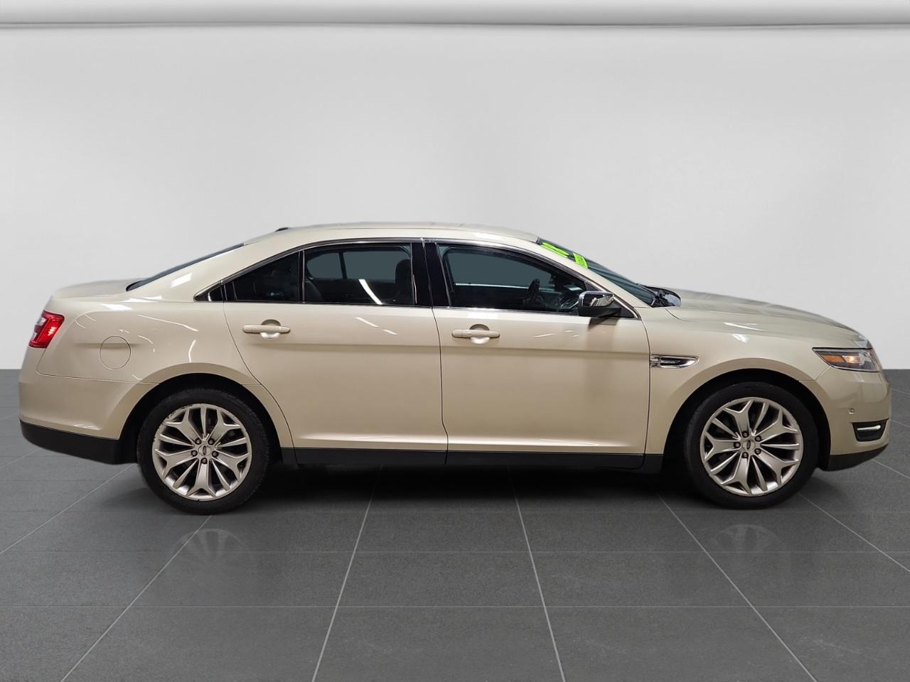 Ford Taurus Limited FWD 2018