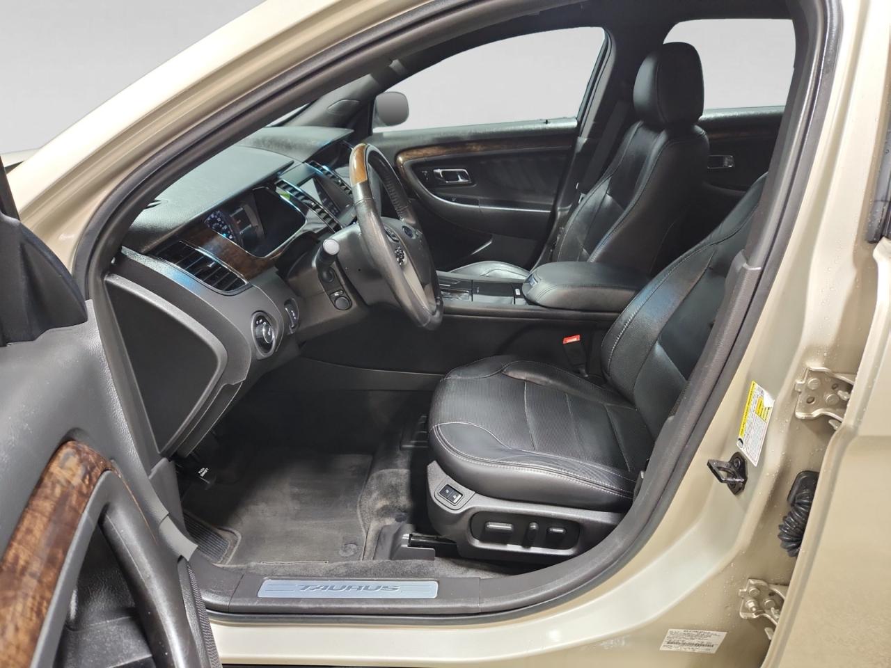 Ford Taurus Limited FWD 2018