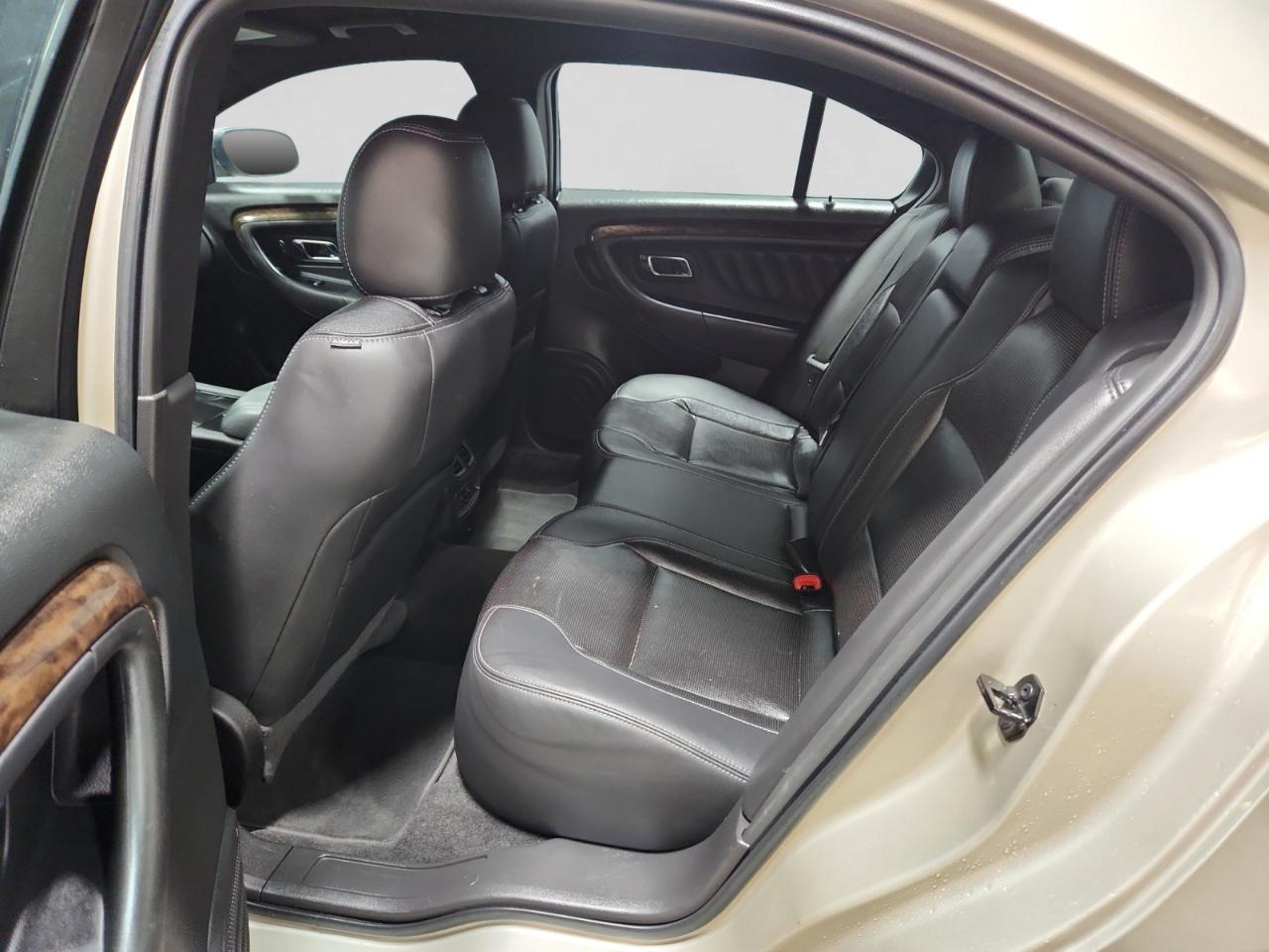 Ford Taurus Limited FWD 2018