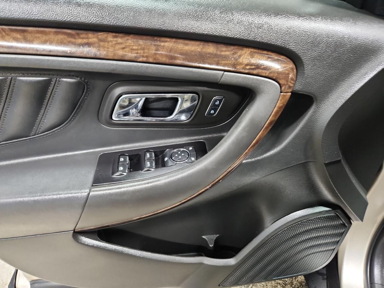 Ford Taurus Limited FWD 2018