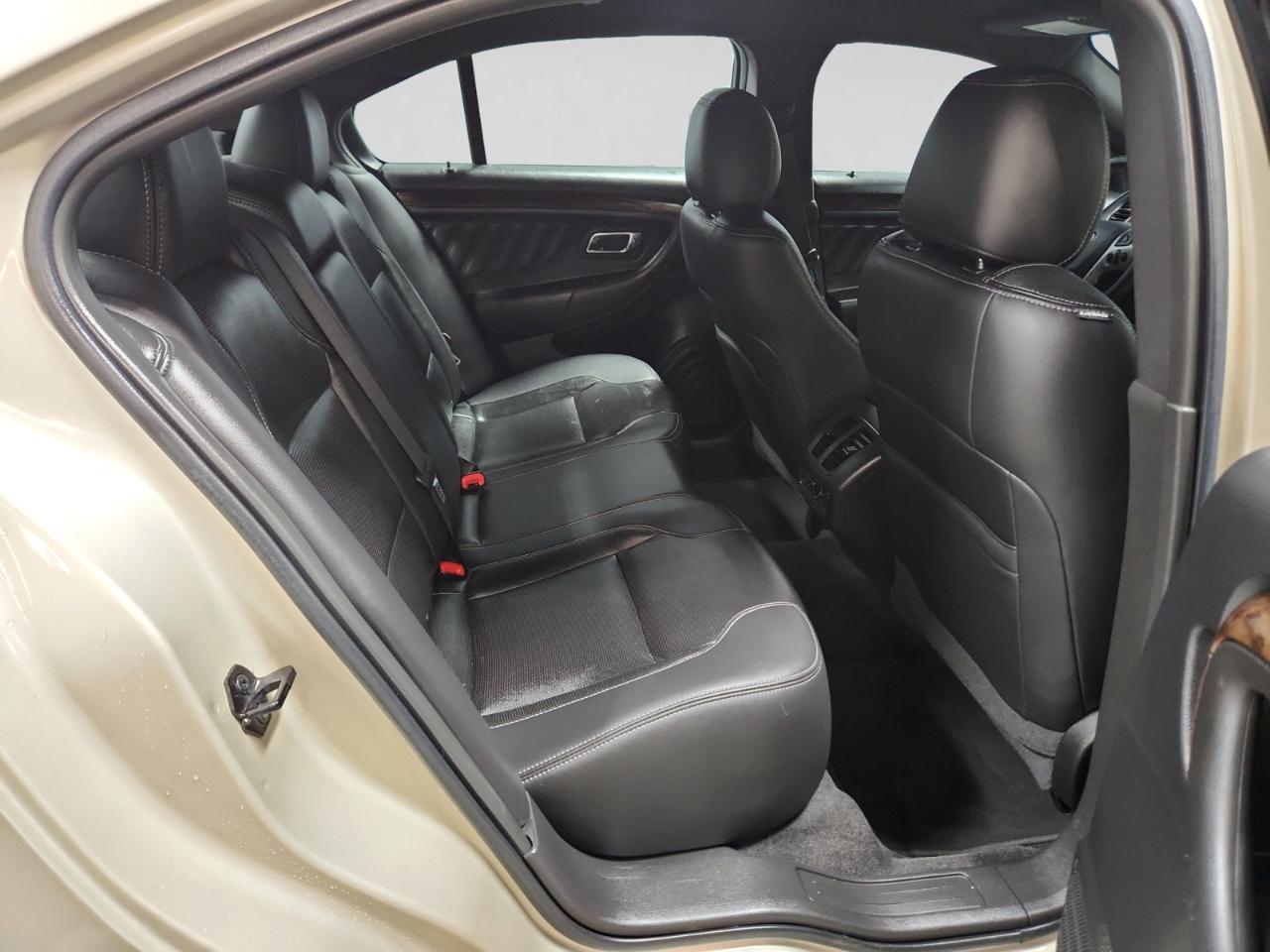 Ford Taurus Limited FWD 2018