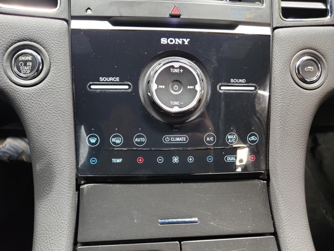 Ford Taurus Limited FWD 2018
