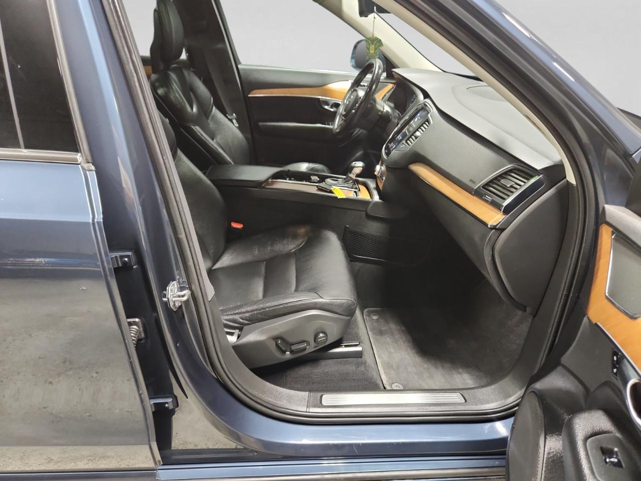 Volvo XC90 T6 Momentum AWD 2021