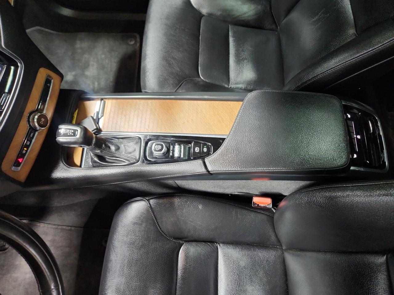 Volvo XC90 T6 Momentum AWD 2021