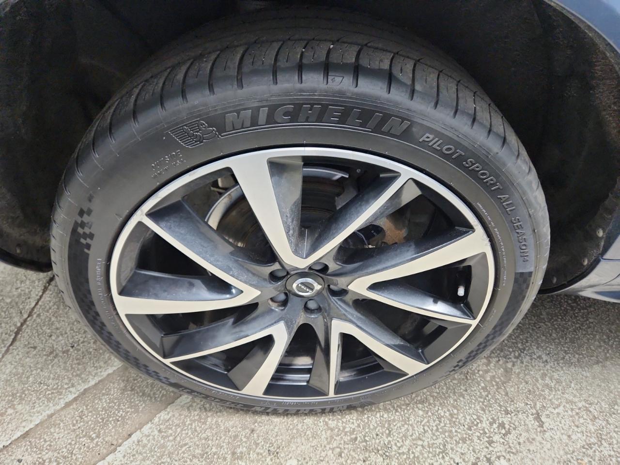 Volvo XC90 T6 Momentum AWD 2021