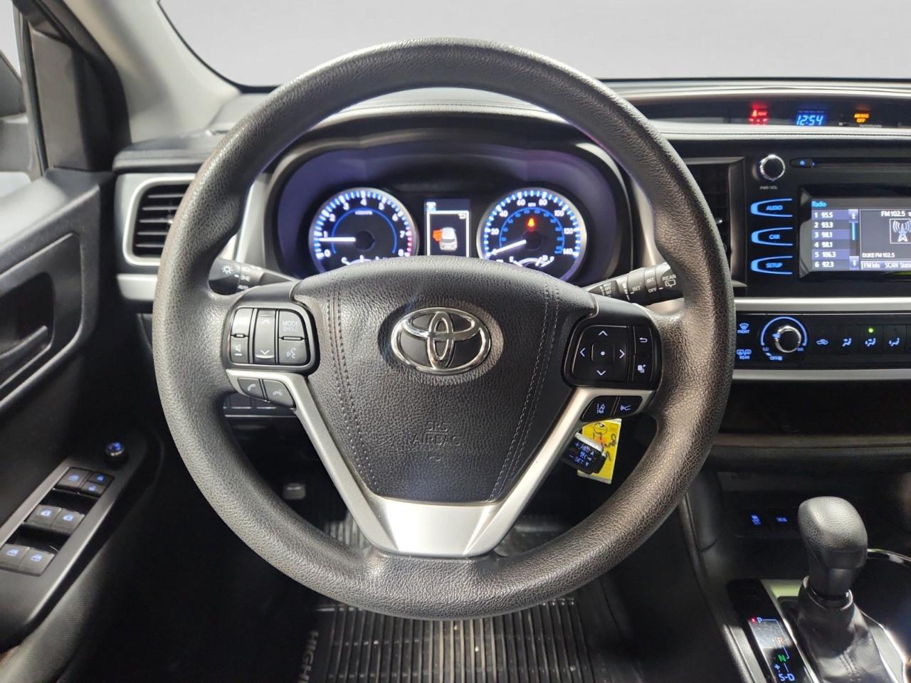 Toyota Highlander LE AWD V6 2017