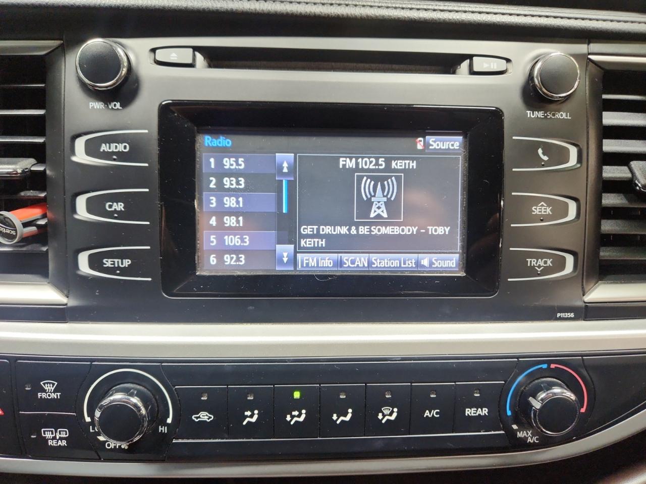 Toyota Highlander LE AWD V6 2017