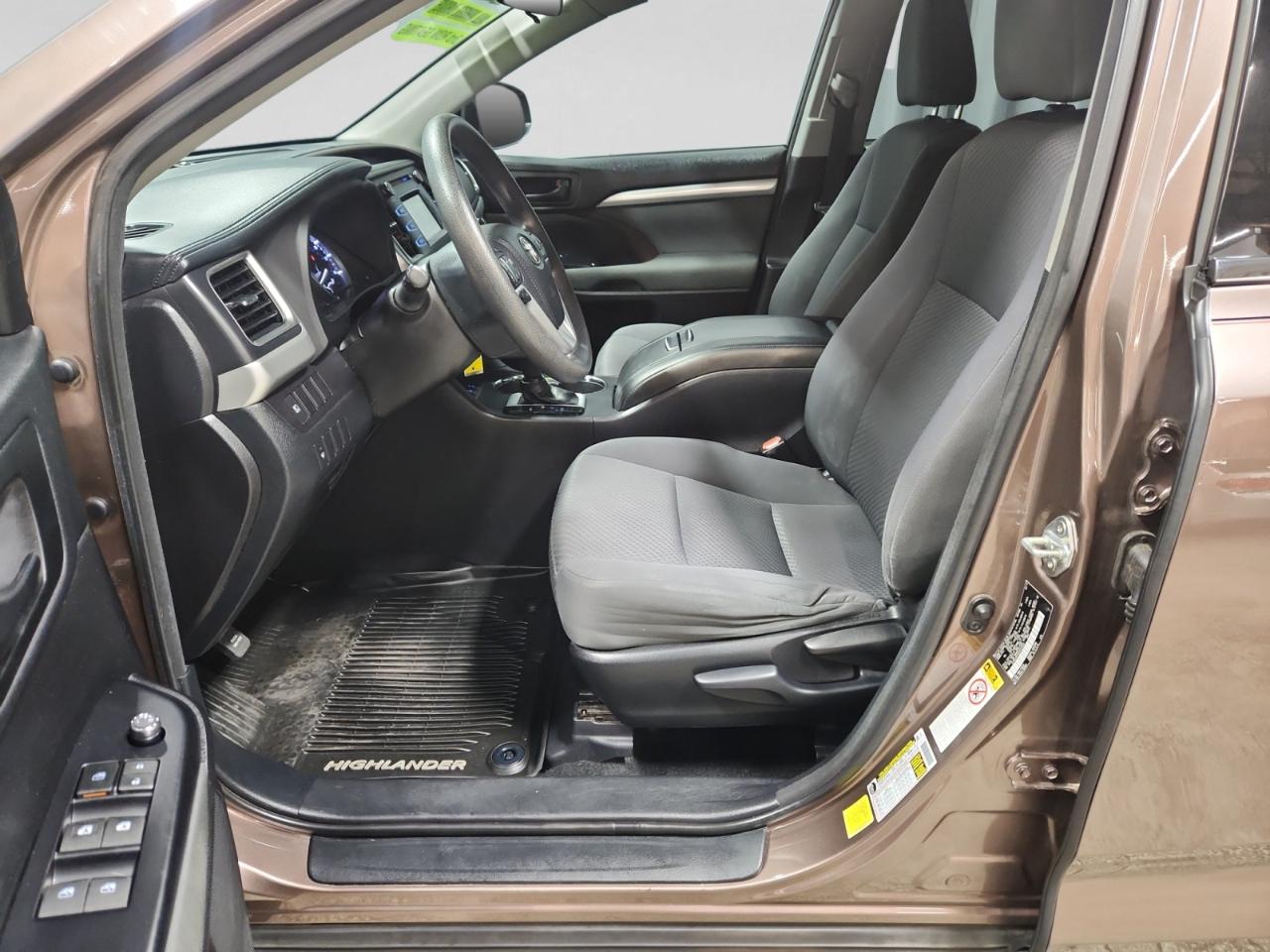 Toyota Highlander LE AWD V6 2017
