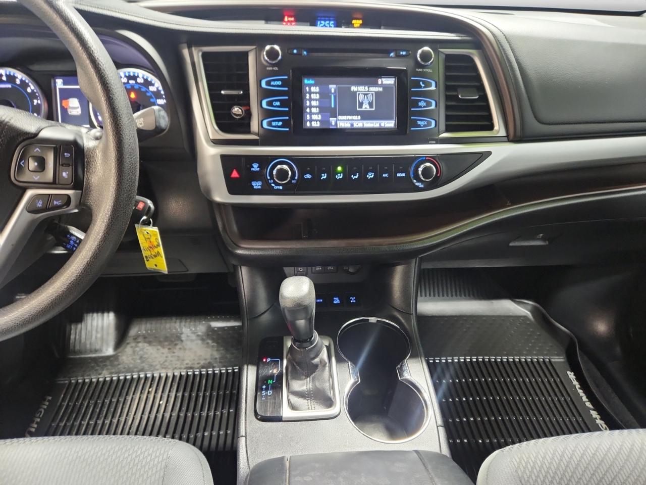 Toyota Highlander LE AWD V6 2017