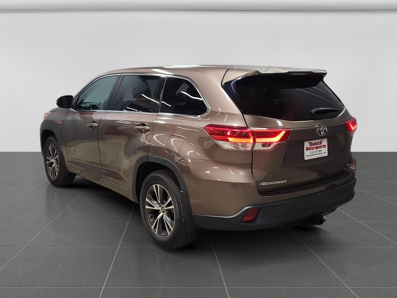 Toyota Highlander LE AWD V6 2017