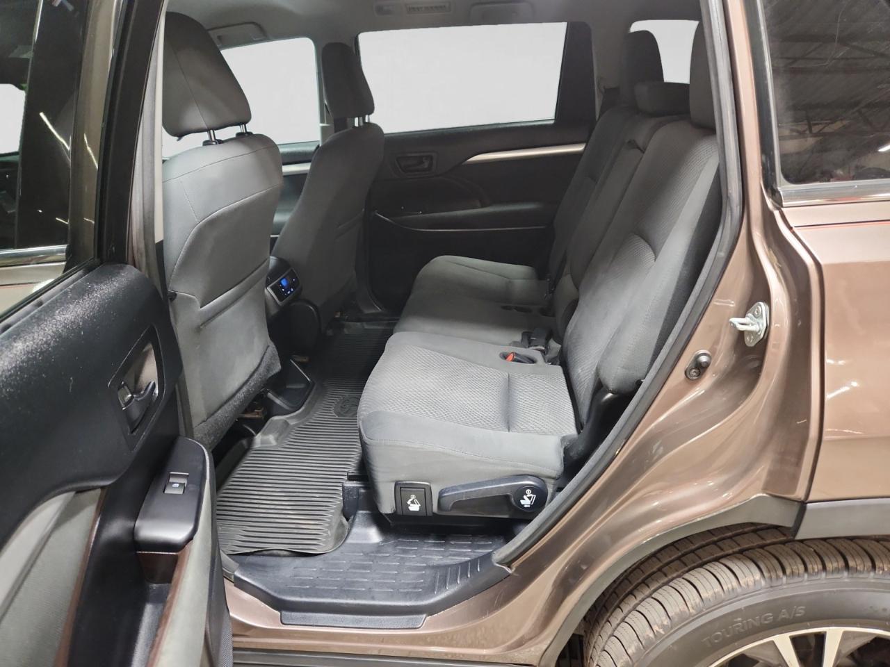 Toyota Highlander LE AWD V6 2017