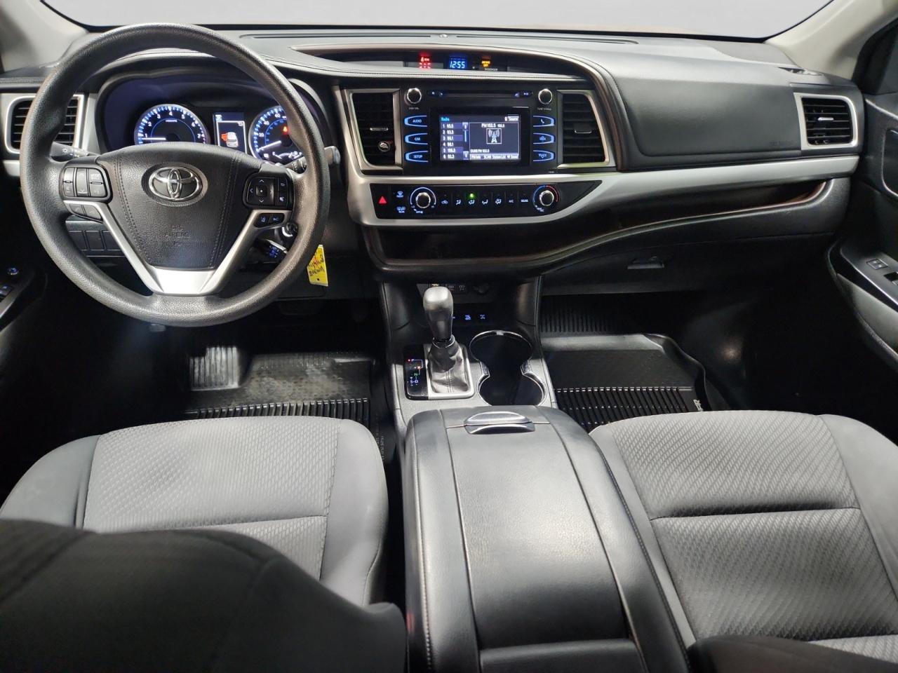 Toyota Highlander LE AWD V6 2017