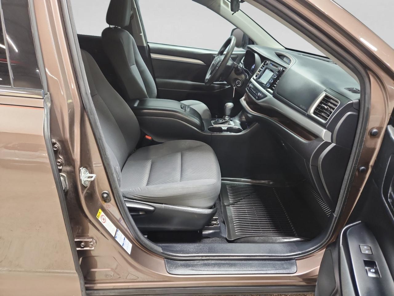 Toyota Highlander LE AWD V6 2017