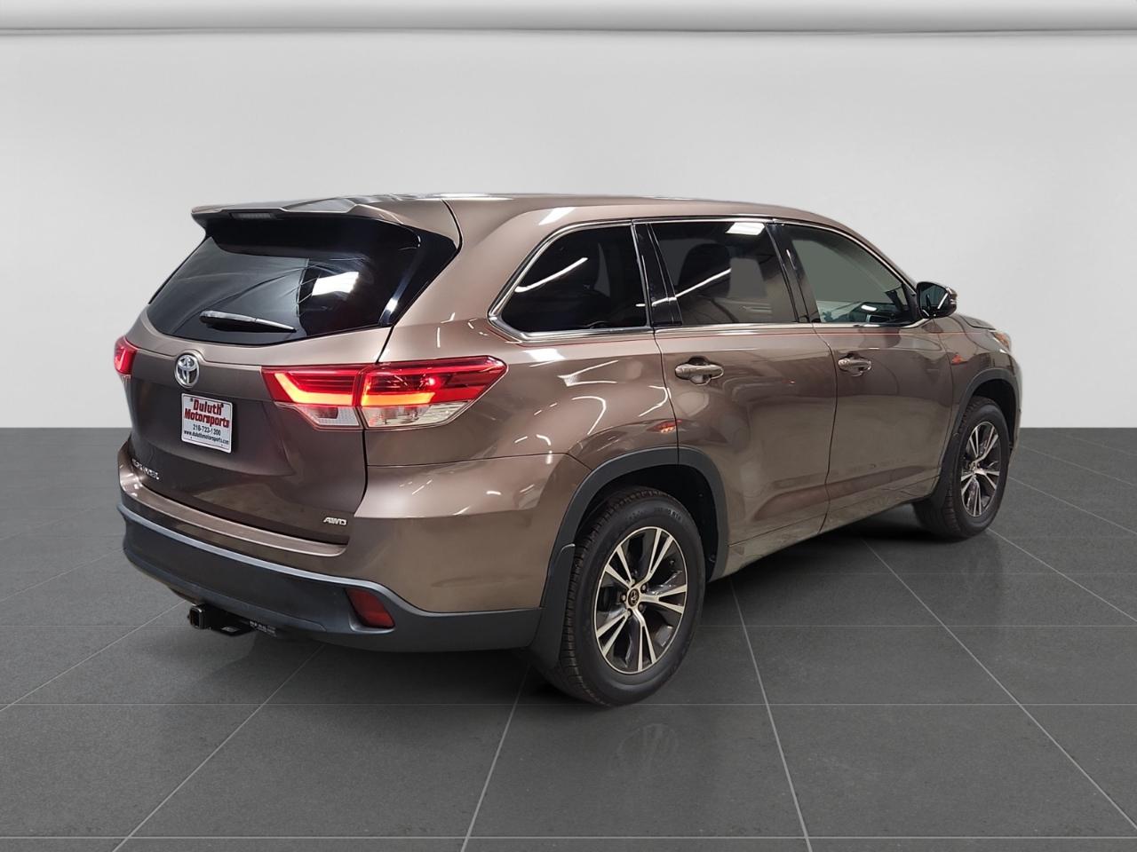 Toyota Highlander LE AWD V6 2017