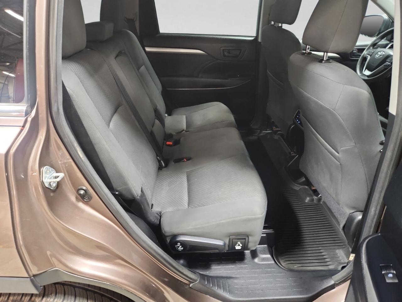 Toyota Highlander LE AWD V6 2017