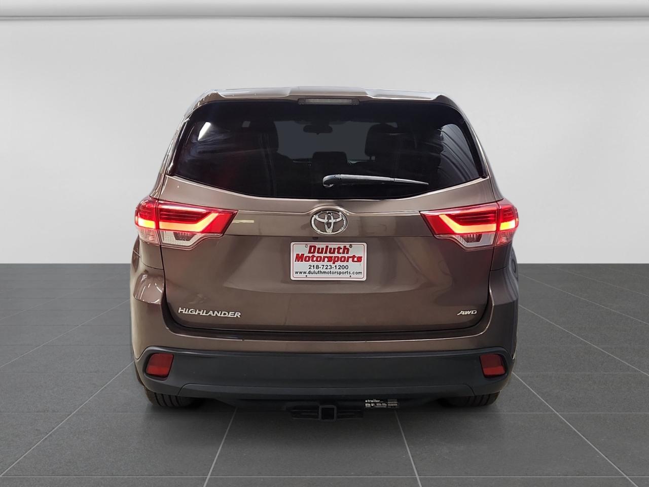 Toyota Highlander LE AWD V6 2017