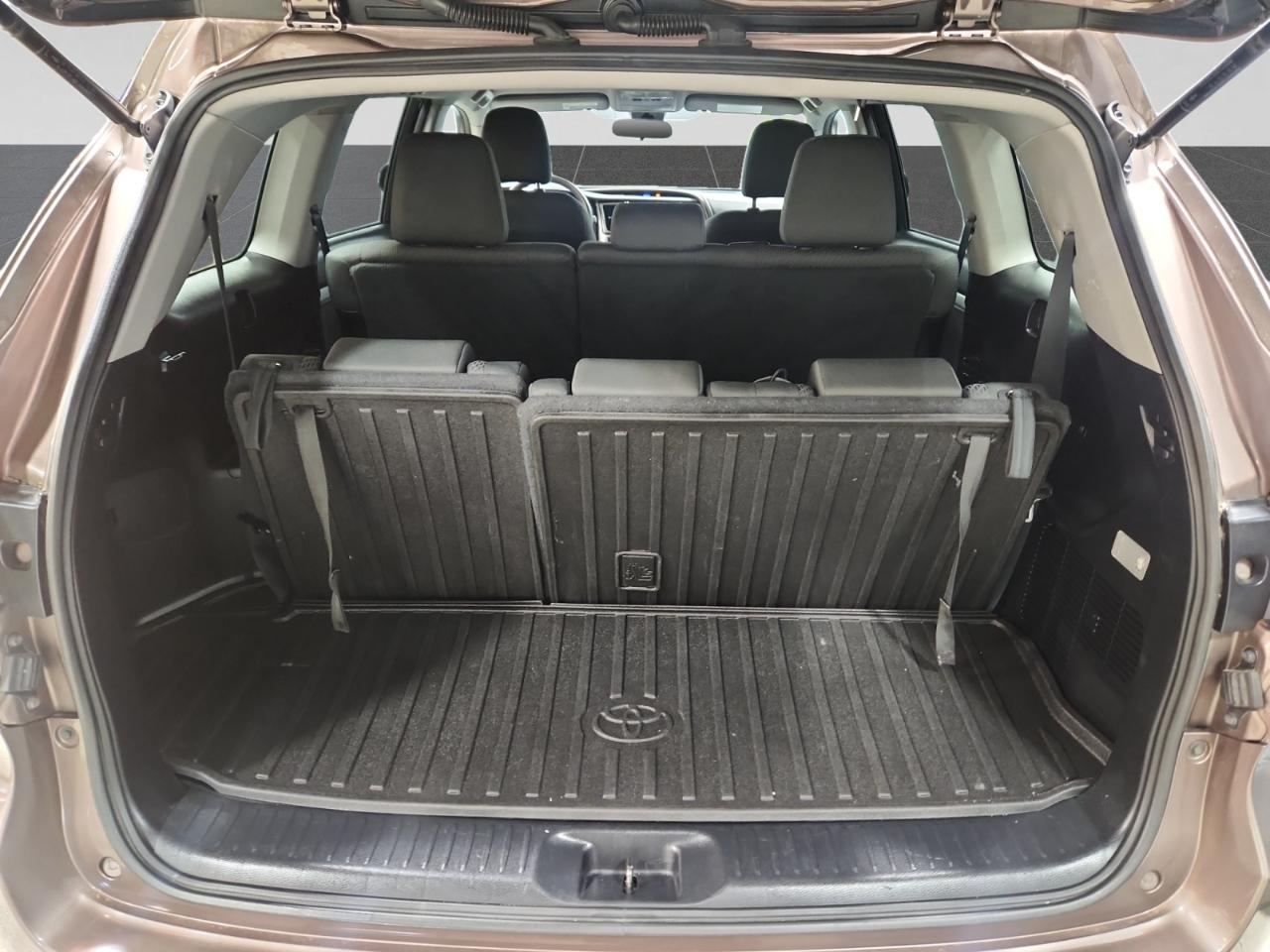 Toyota Highlander LE AWD V6 2017