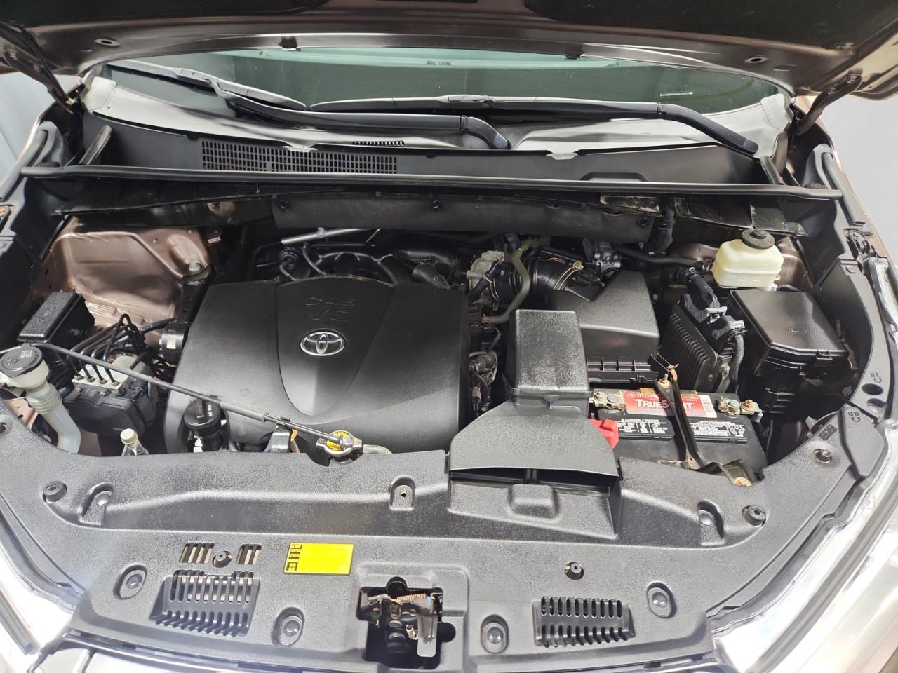 Toyota Highlander LE AWD V6 2017