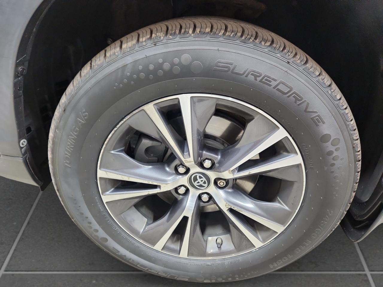 Toyota Highlander LE AWD V6 2017