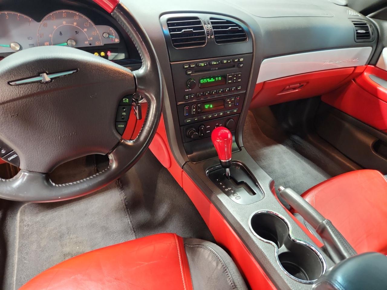 Ford Thunderbird Deluxe 2002