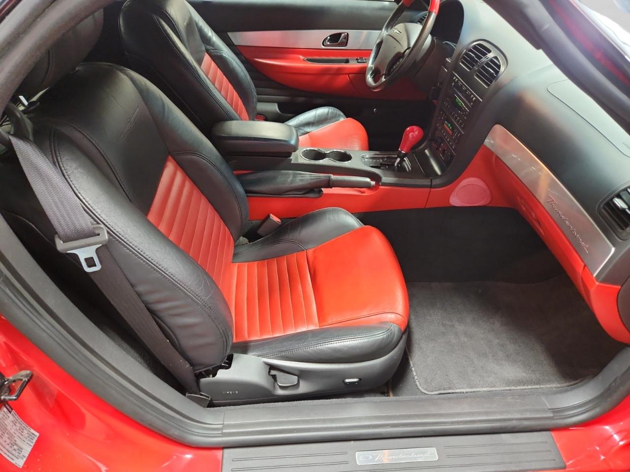 Ford Thunderbird Deluxe 2002
