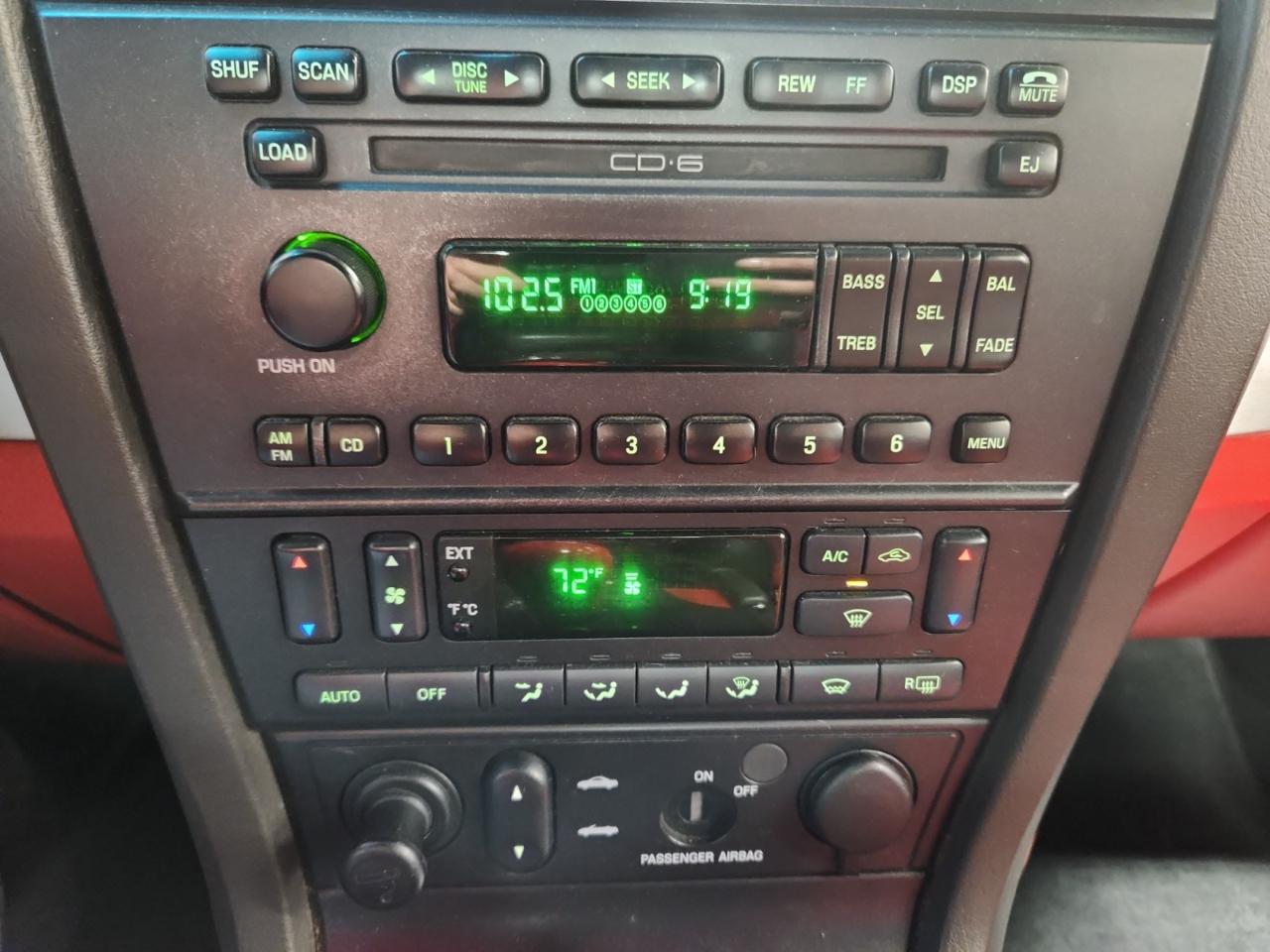 Ford Thunderbird Deluxe 2002
