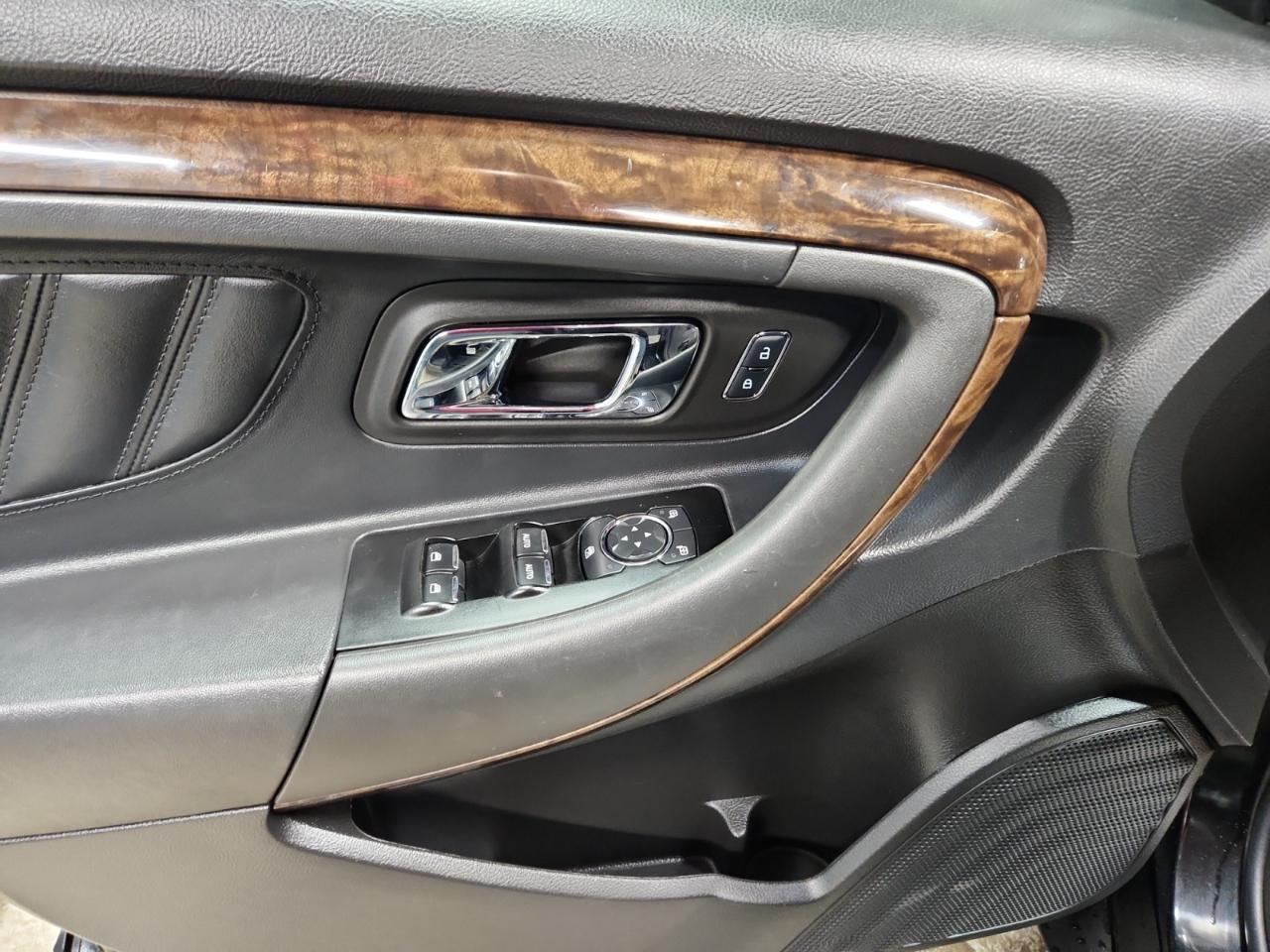 Ford Taurus Limited FWD 2013