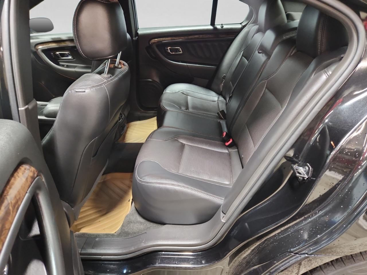 Ford Taurus Limited FWD 2013