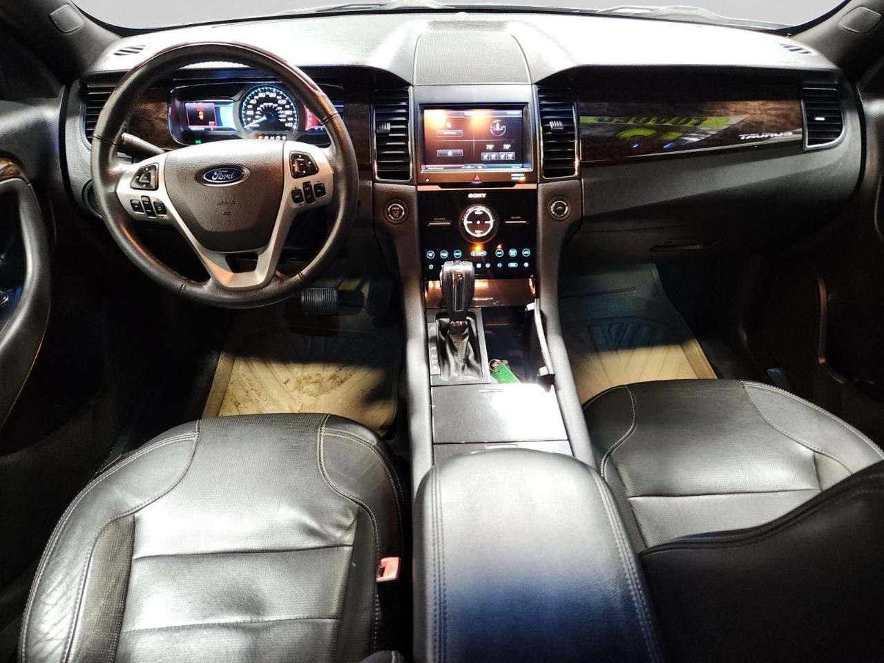 Ford Taurus Limited FWD 2013