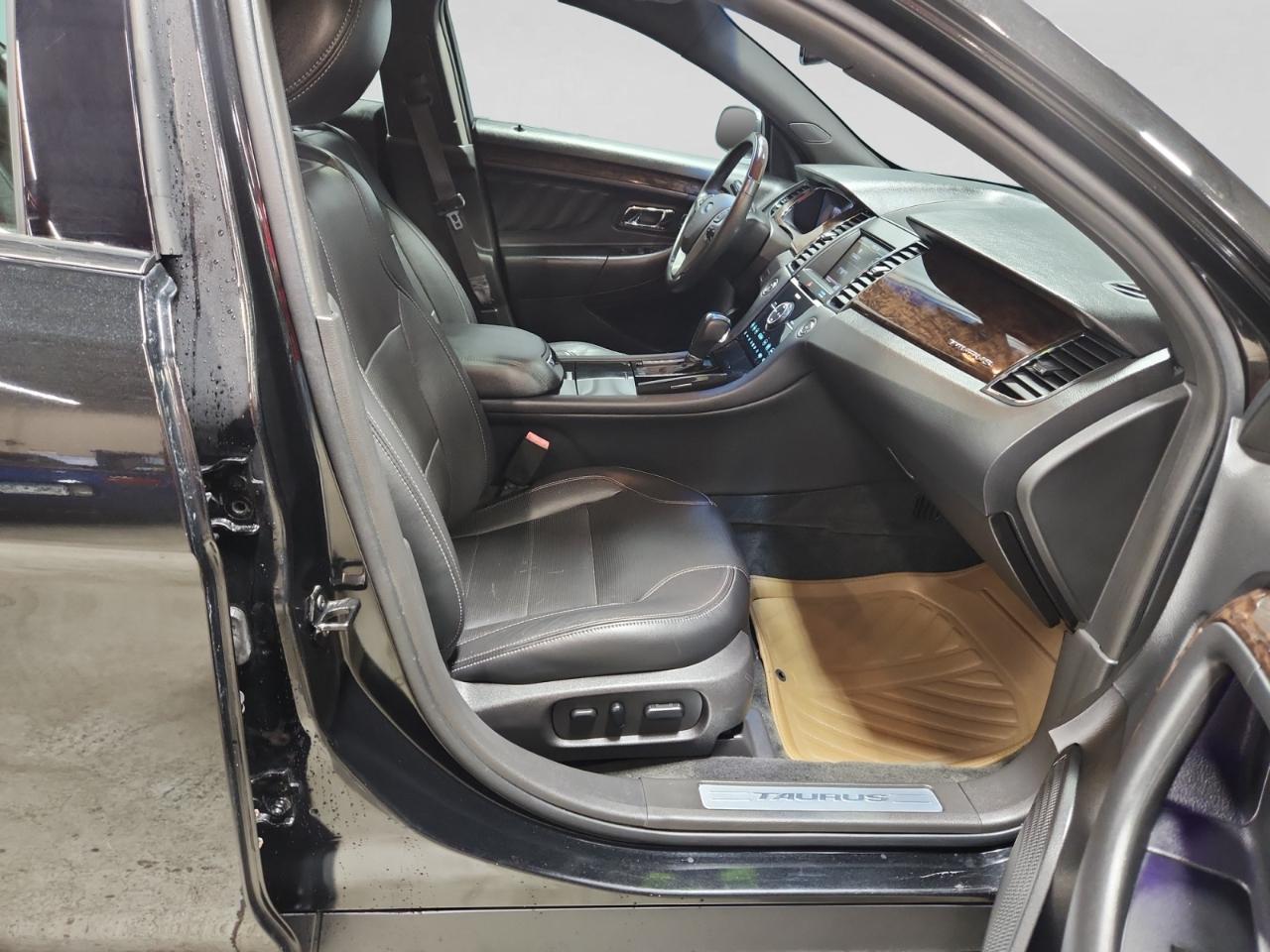 Ford Taurus Limited FWD 2013