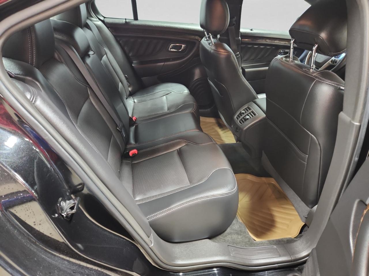 Ford Taurus Limited FWD 2013