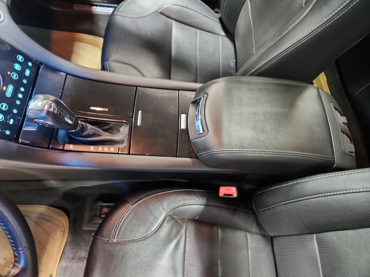 Ford Taurus Limited FWD 2013