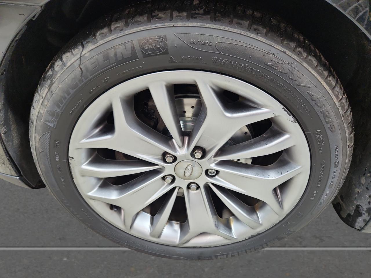 Ford Taurus Limited FWD 2013