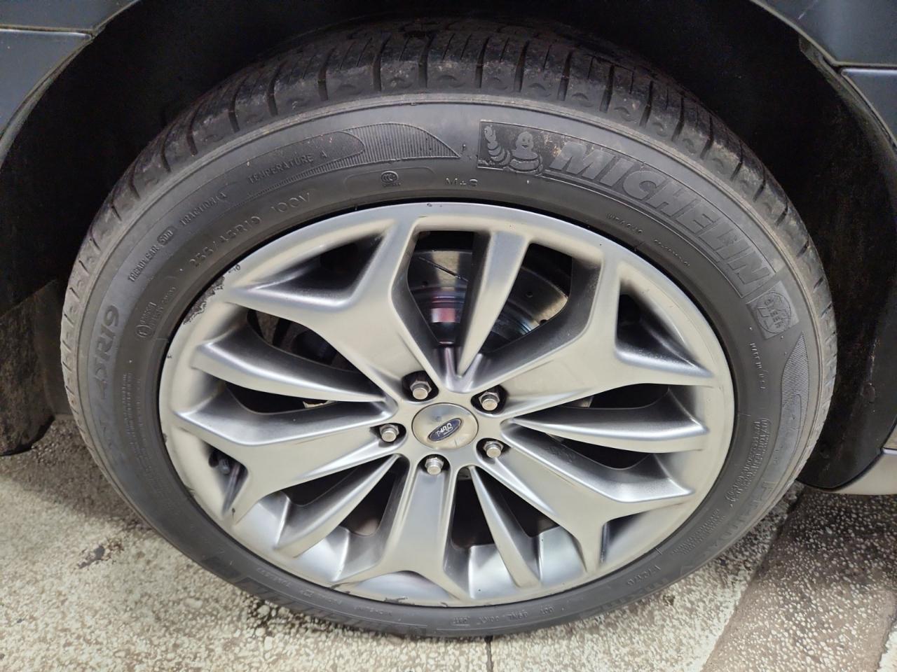 Ford Taurus Limited FWD 2013