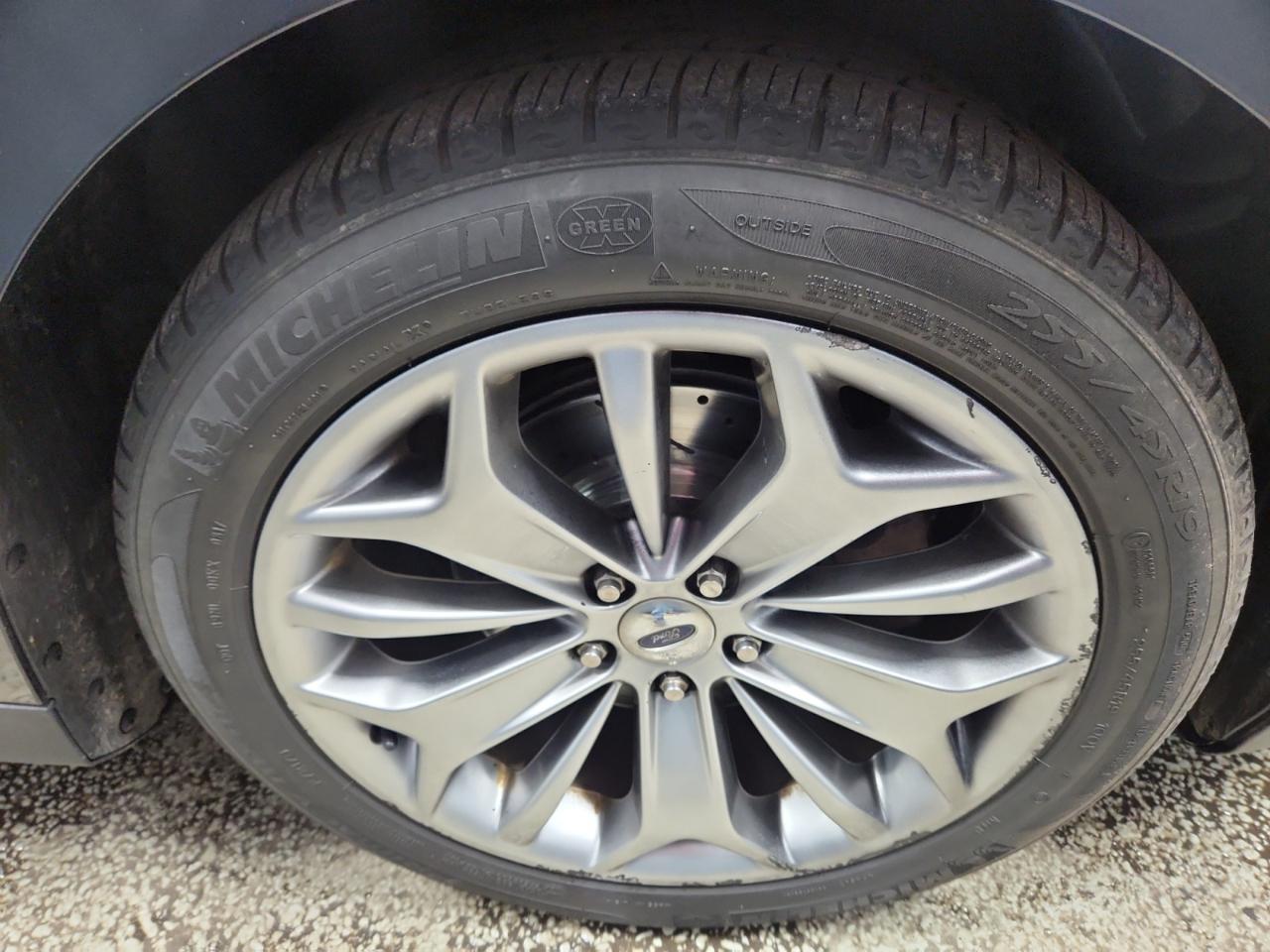 Ford Taurus Limited FWD 2013