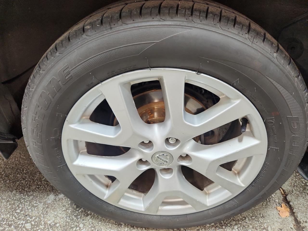Nissan Rogue SV AWD 2011