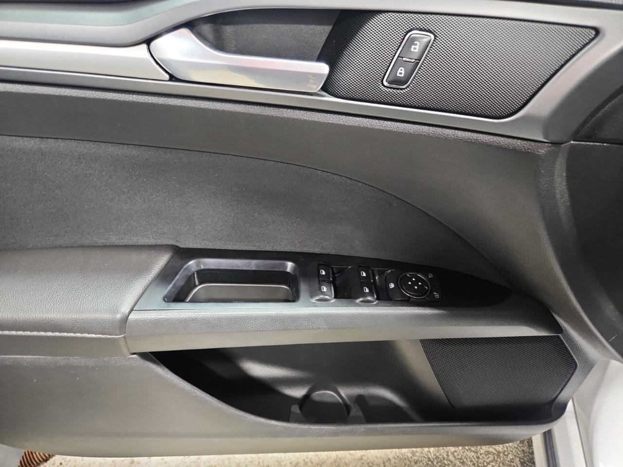 Ford Fusion SE 2016