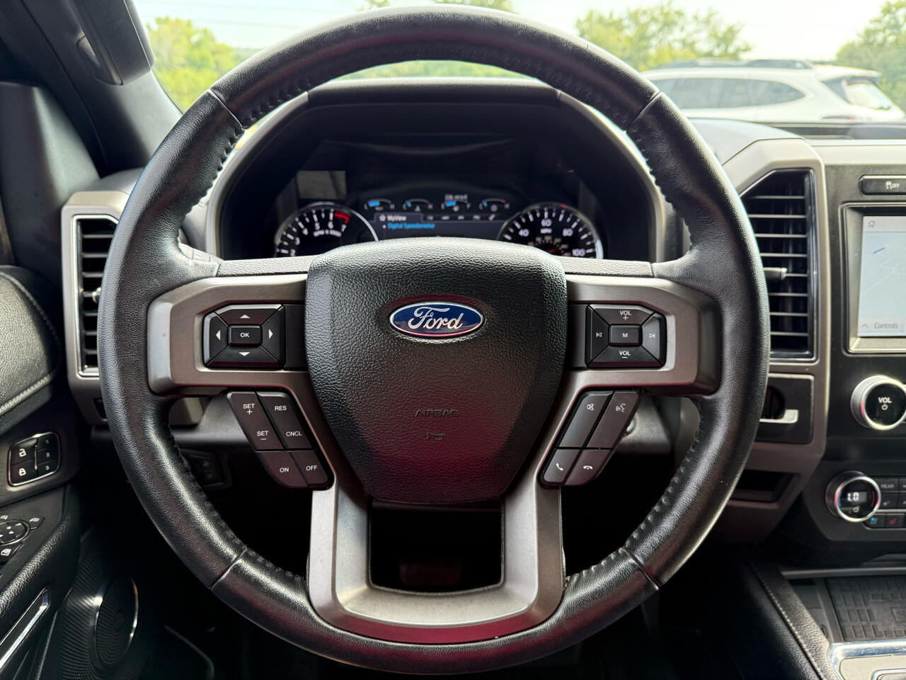 2020 Ford Expedition XLT photo 19