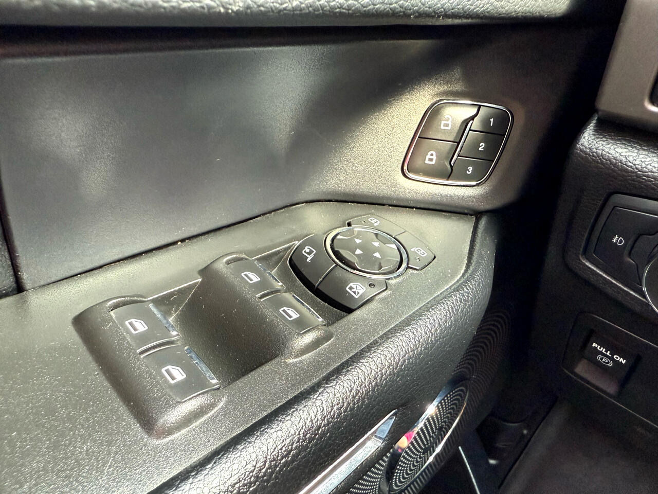 2020 Ford Expedition XLT photo 25
